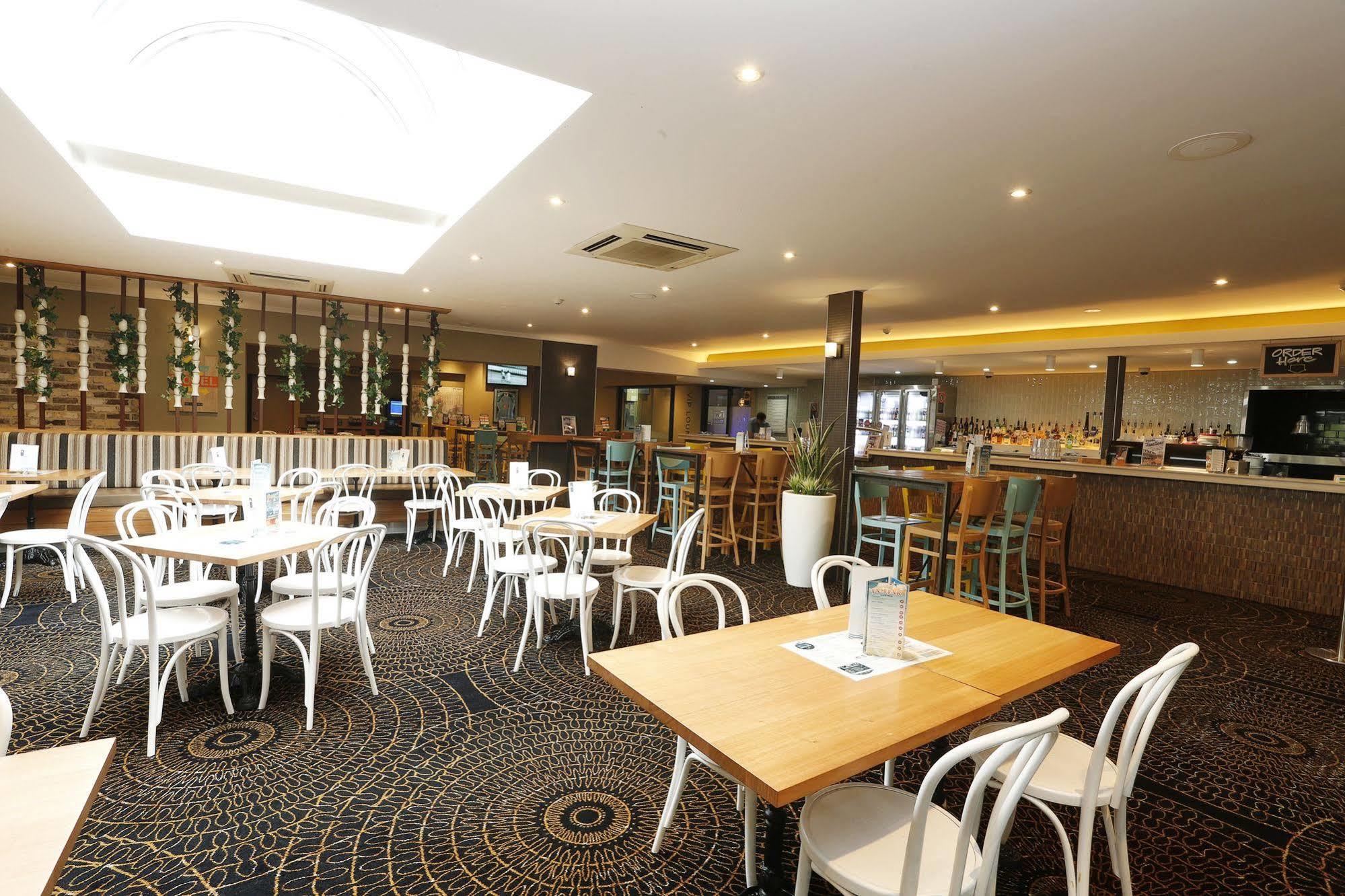 The Lakes Hotel Entrance Dış mekan fotoğraf